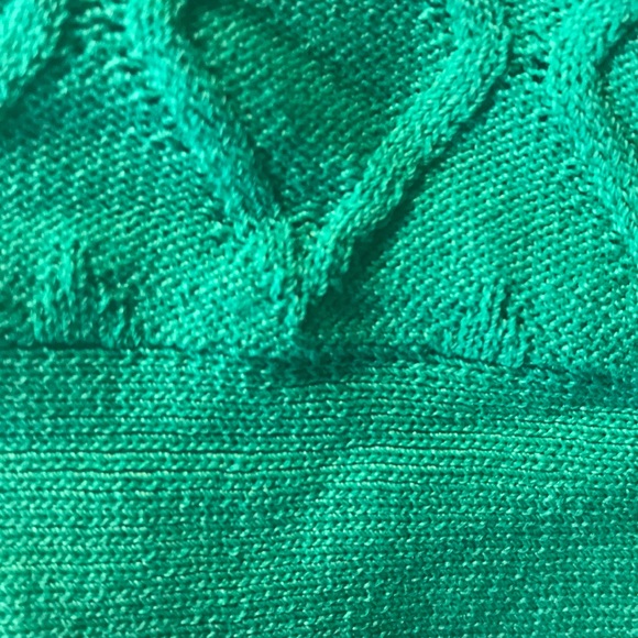 Woman’s sleeveless Medium green top - Picture 7 of 7